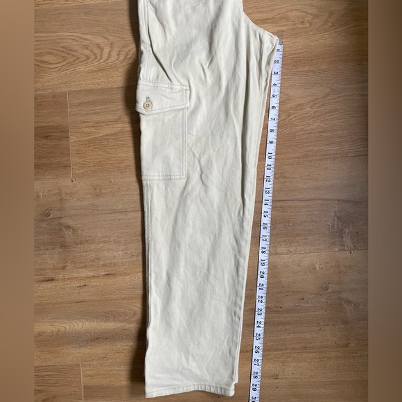 Aritzia Wilfred Free Modern Cargo Pants Size 8 Beige - Picture 9 of 13